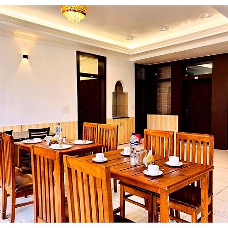 Hotel Premium Travellers # Inn Near Temple - Fully Air Conditioning Hotel - Hygiene And Spacious Room - A Top Rated Luxuary Hotel Merces Exterior foto