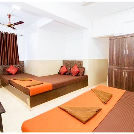 Hotel Premium Travellers # Inn Near Temple - Fully Air Conditioning Hotel - Hygiene And Spacious Room - A Top Rated Luxuary Hotel Merces Exterior foto