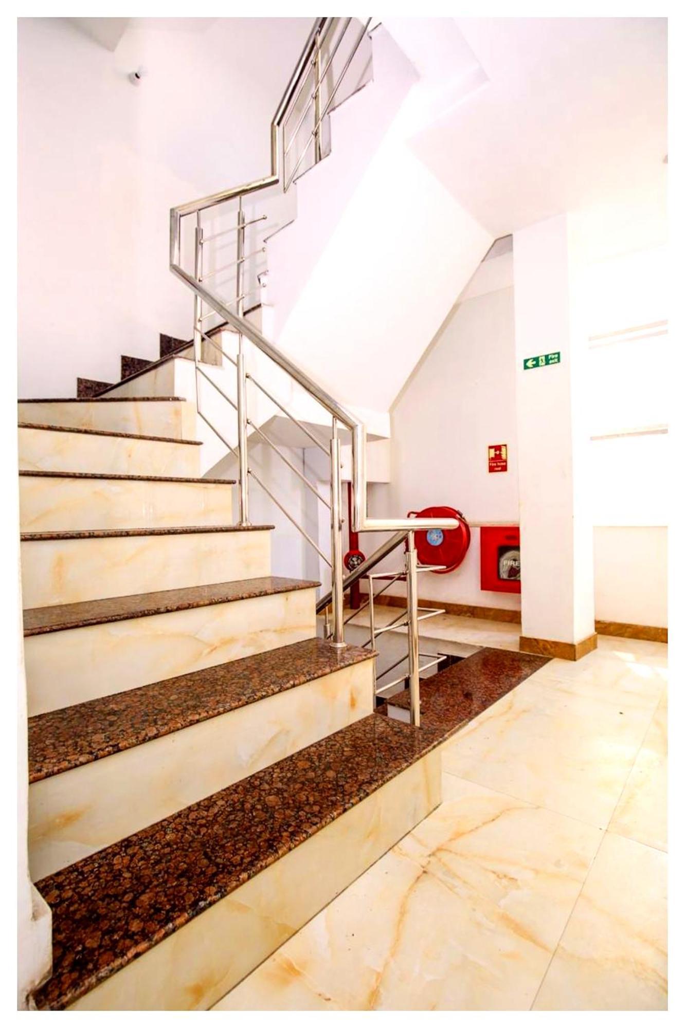 Hotel Premium Travellers # Inn Near Temple - Fully Air Conditioning Hotel - Hygiene And Spacious Room - A Top Rated Luxuary Hotel Merces Exterior foto