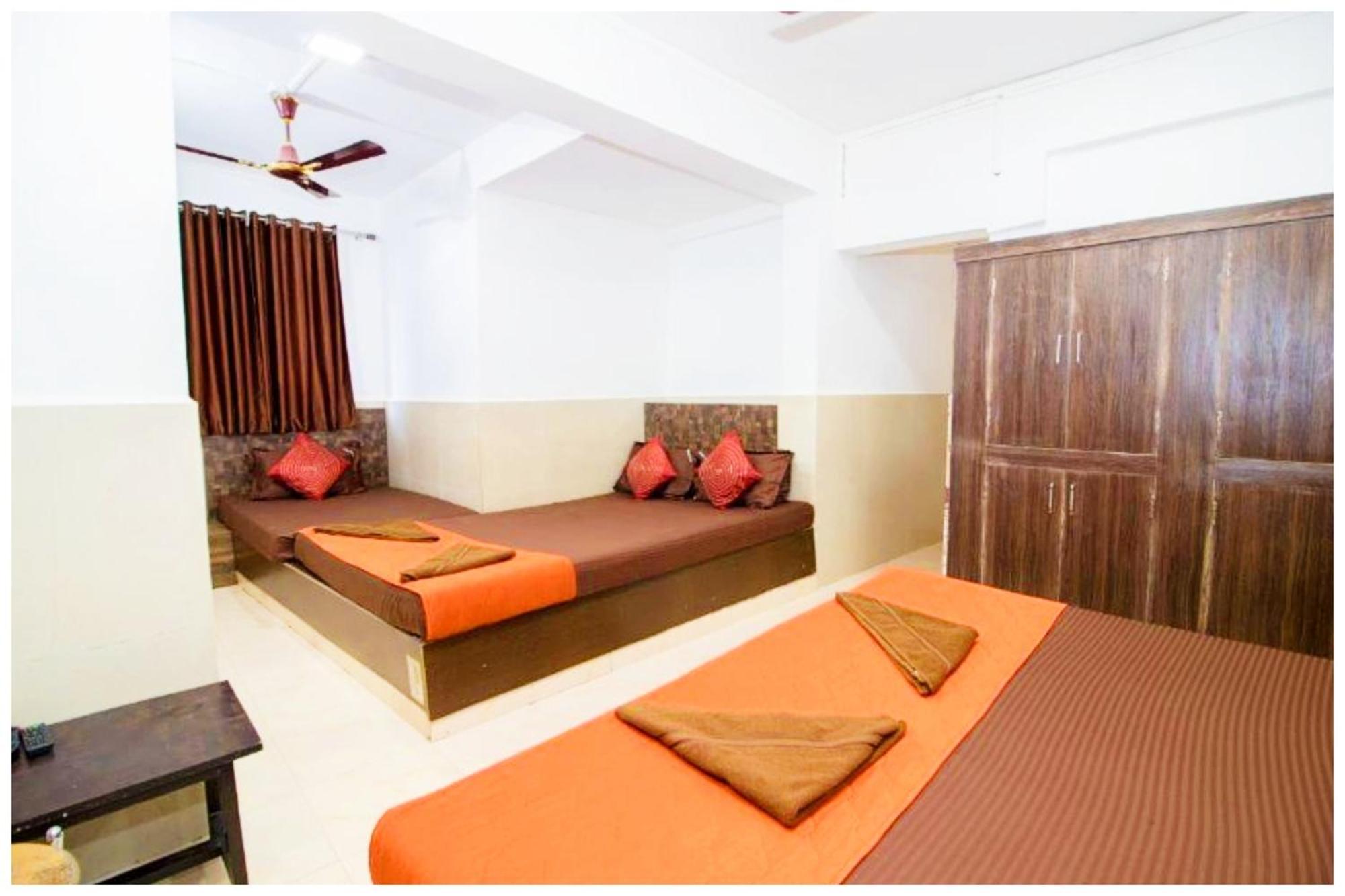Hotel Premium Travellers # Inn Near Temple - Fully Air Conditioning Hotel - Hygiene And Spacious Room - A Top Rated Luxuary Hotel Merces Exterior foto