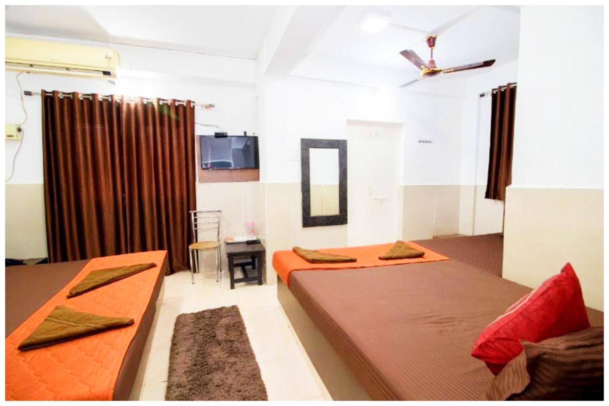 Hotel Premium Travellers # Inn Near Temple - Fully Air Conditioning Hotel - Hygiene And Spacious Room - A Top Rated Luxuary Hotel Merces Exterior foto